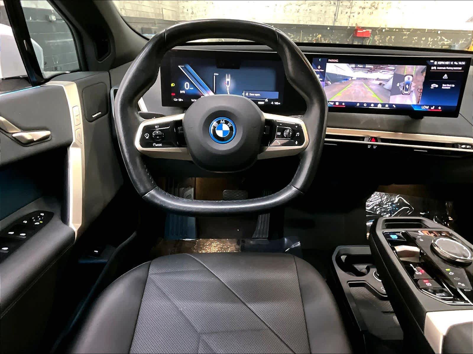 Used 2024 BMW iX xDrive50 w/ Sport Package AWD/4WD image 8