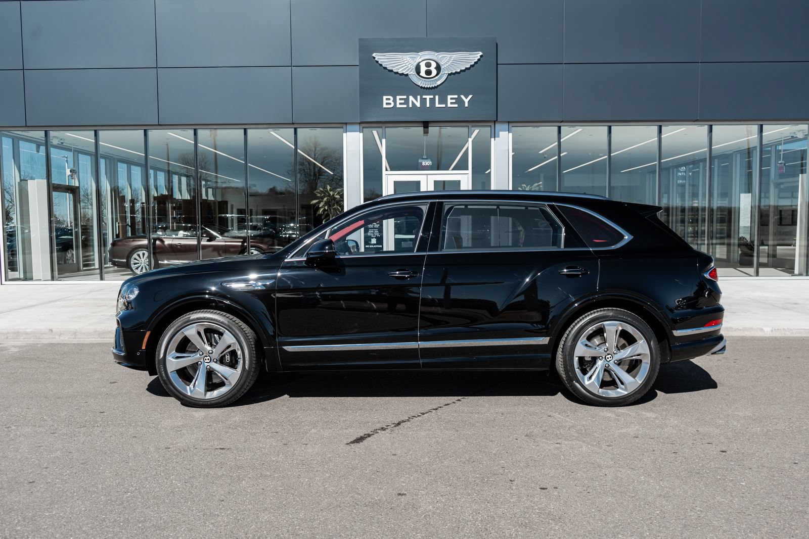 Certified 2024 Bentley Bentayga Extended Wheelbase AWD/4WD image 5