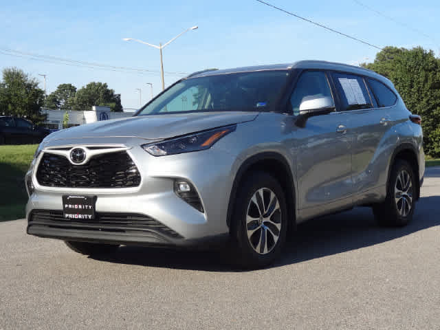 Used 2024 Toyota Highlander XLE