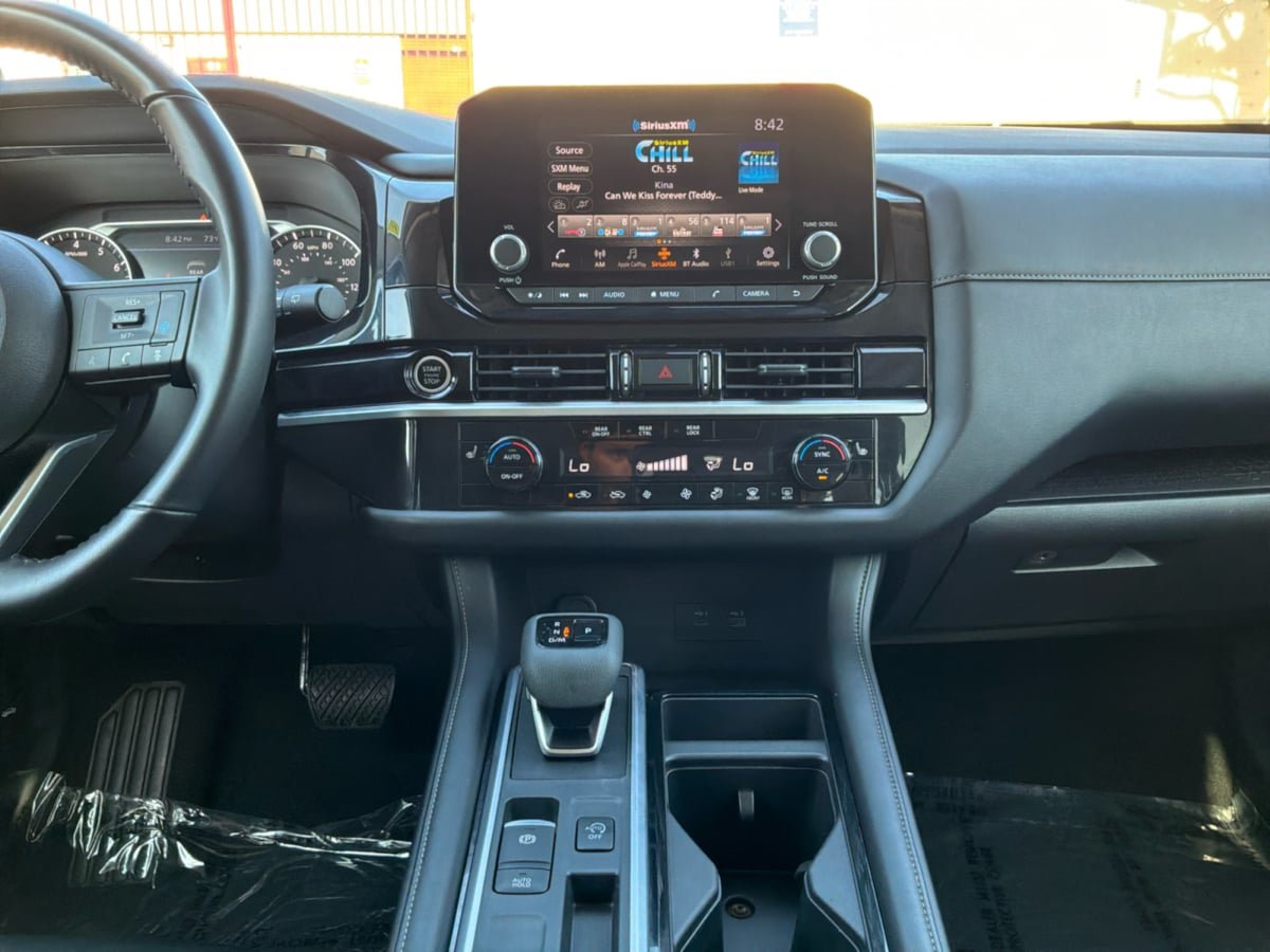 Used 2024 Nissan Pathfinder SV w/ SV Premium Package FWD image 15