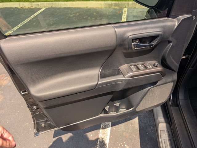 Used 2019 Toyota Tacoma TRD Sport w/ Technology Package AWD/4WD image 15