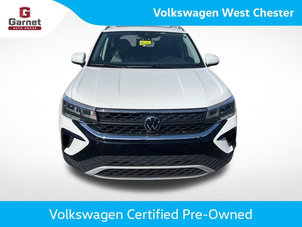 Used 2024 Volkswagen Taos SE w/ Panoramic Sunroof Package AWD/4WD image 12