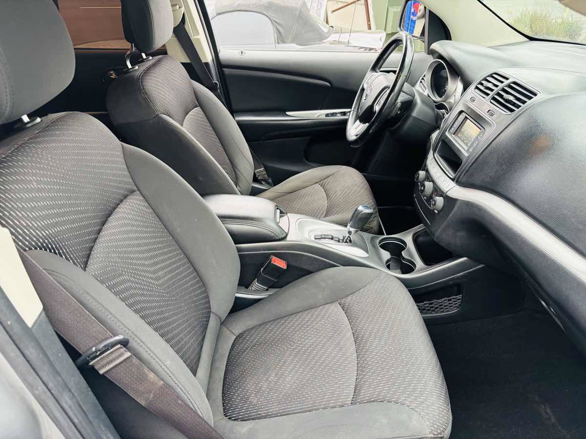 Used 2016 Dodge Journey SE w/ Flexible Seating Group FWD image 16
