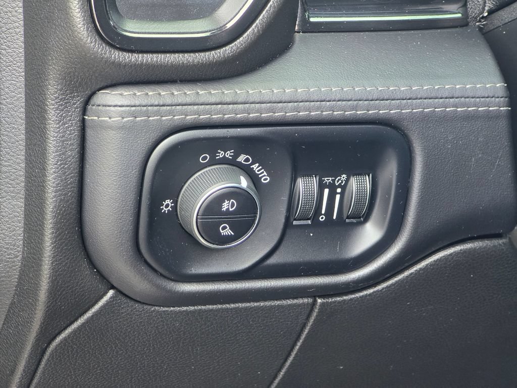 Used 2022 RAM 2500 Limited AWD/4WD image 41