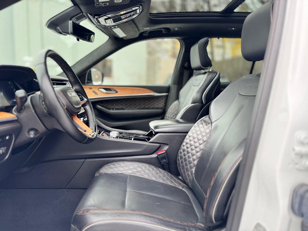 Used 2022 Jeep Grand Cherokee Summit image 16