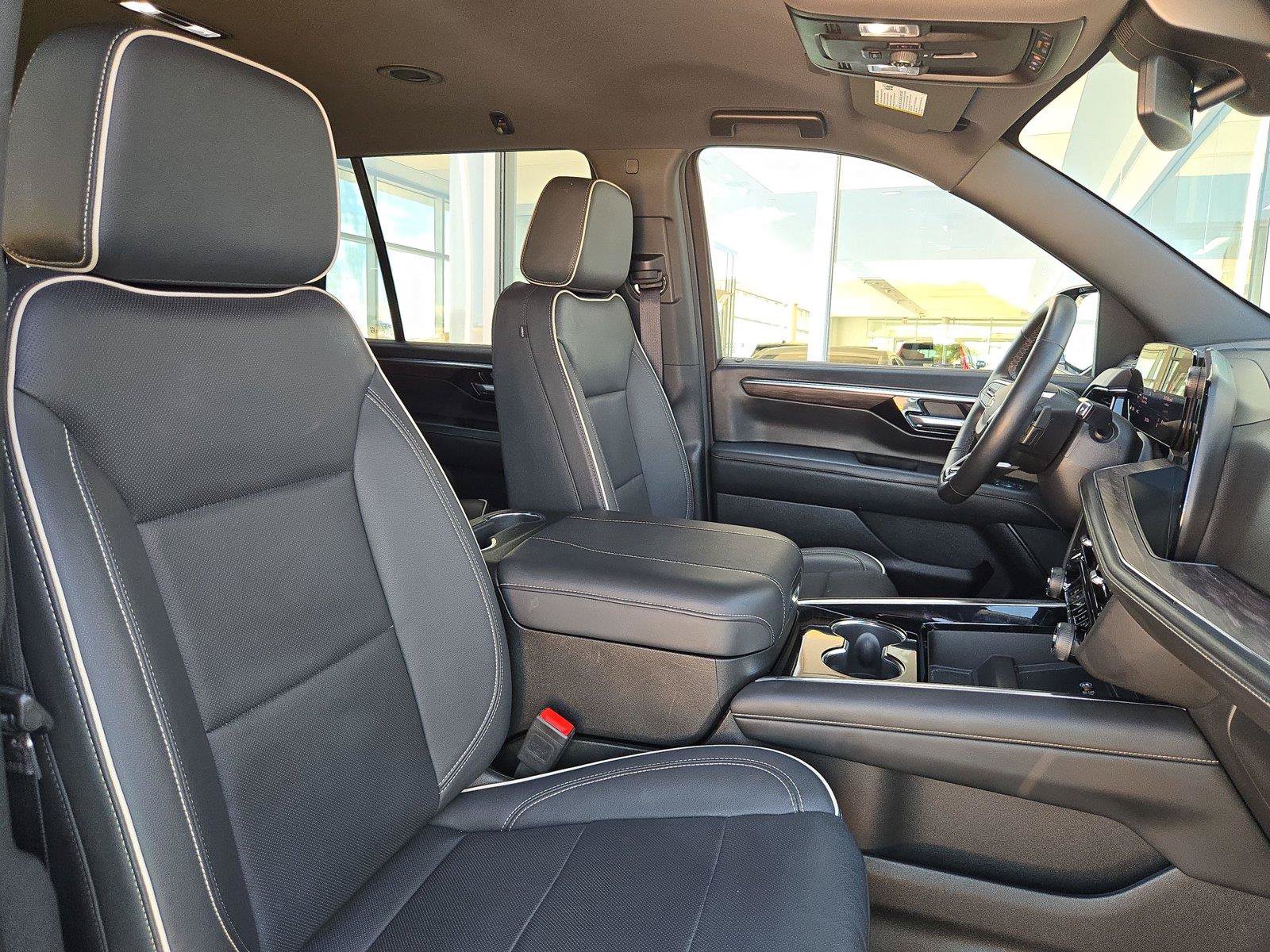 Used 2025 Chevrolet Tahoe Premier AWD/4WD image 28