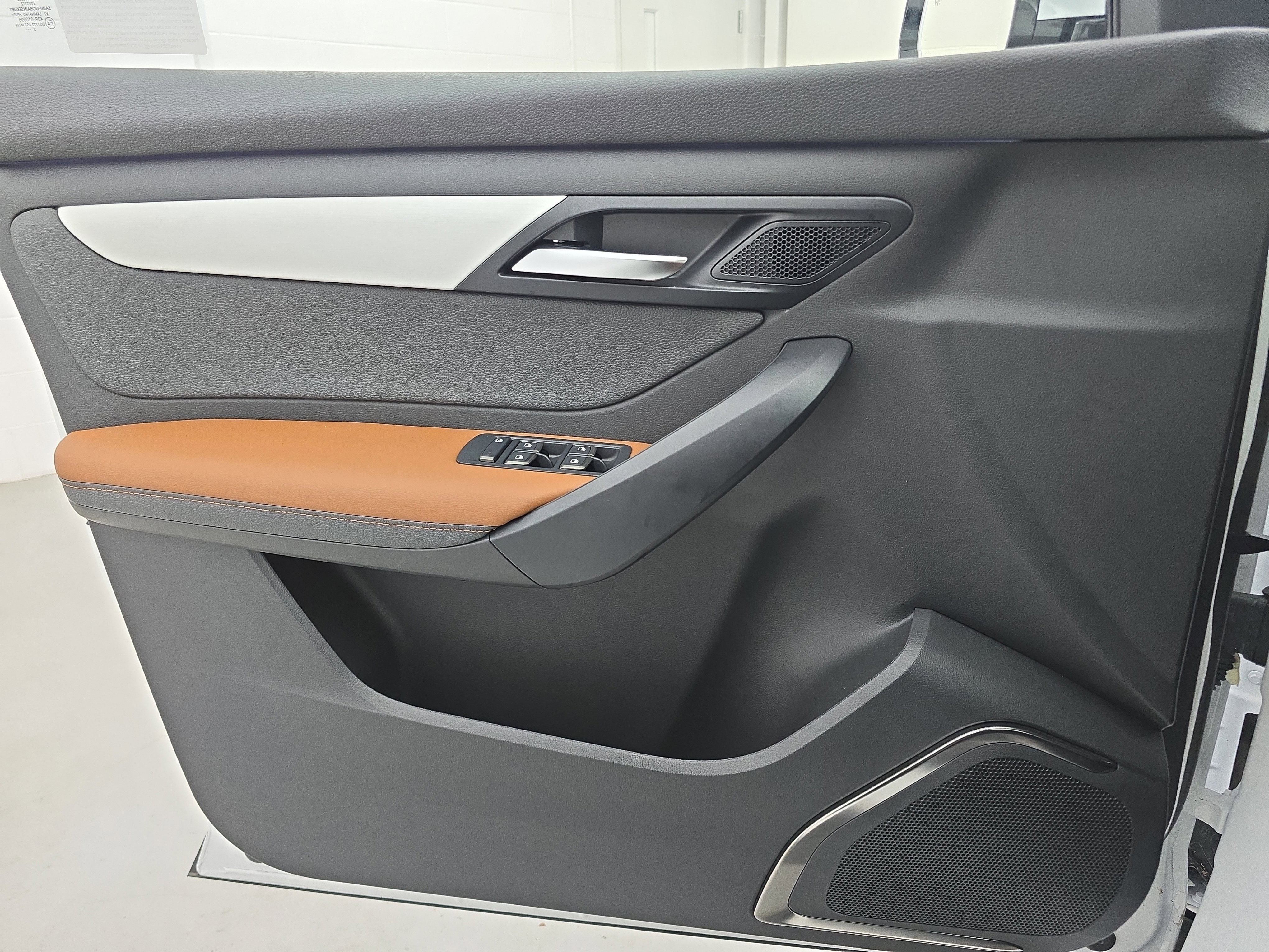 New 2025 VinFast VF 8 Plus image 25