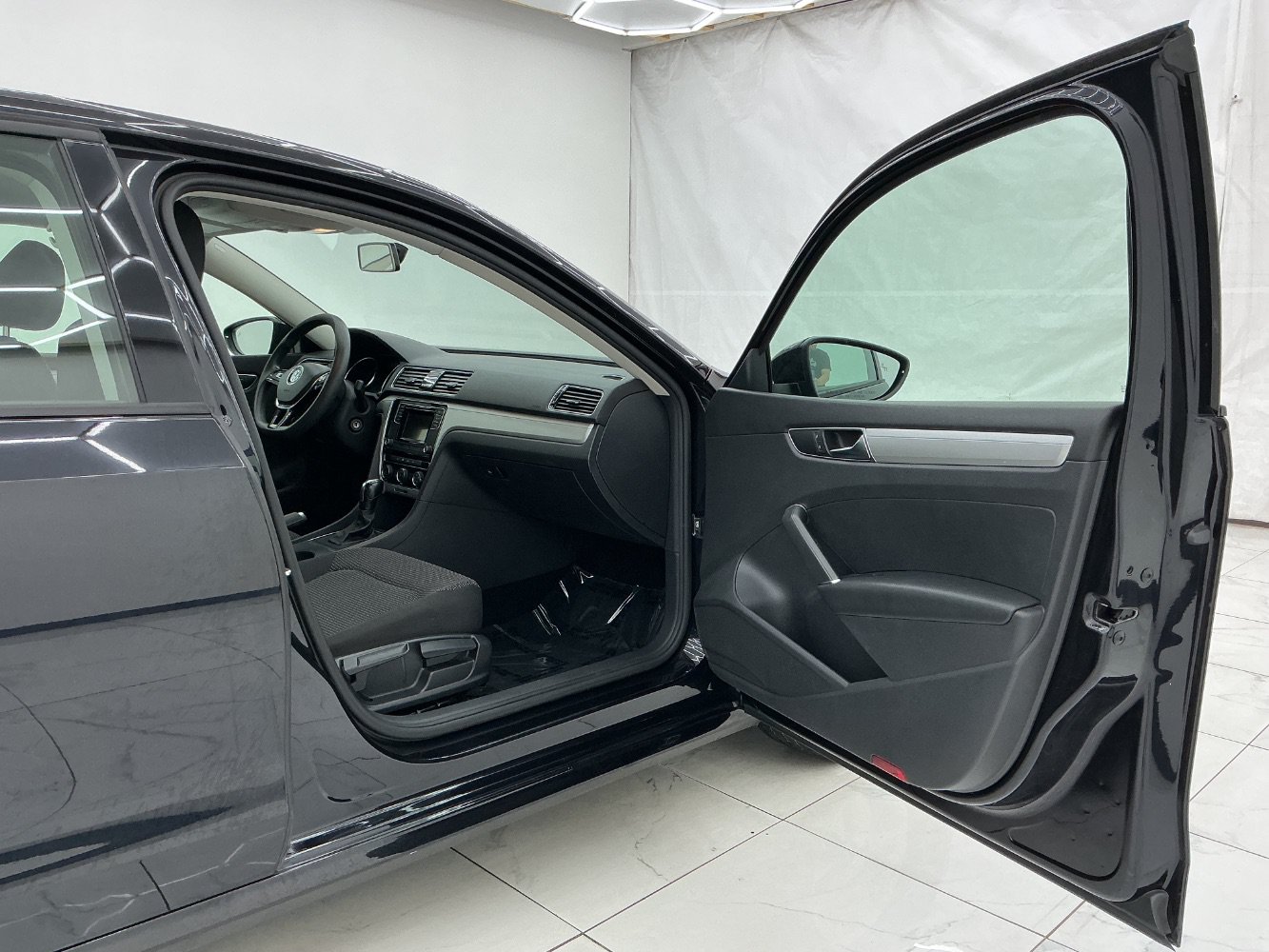 Used 2018 Volkswagen Passat 2.0T S w/ Driver Assistance Package FWD image 17