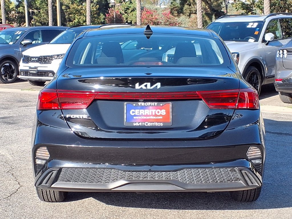 Certified 2023 Kia Forte LXS FWD image 5