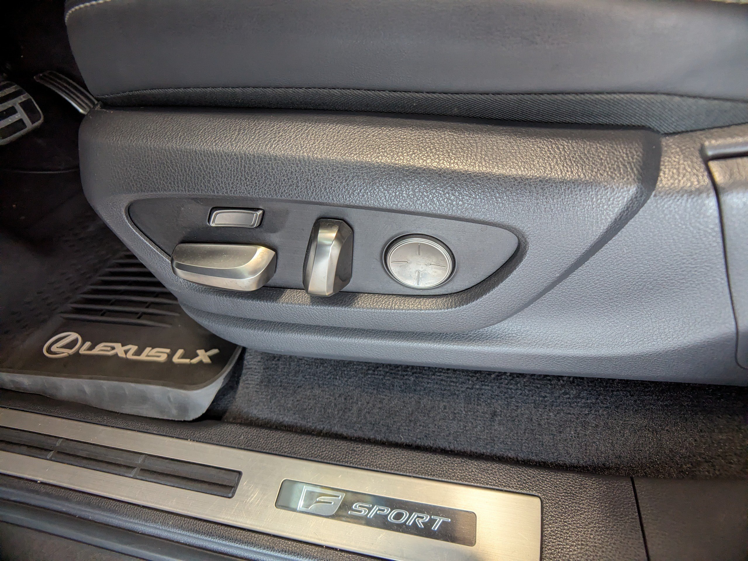 Used 2024 Lexus LX 600 F Sport AWD/4WD image 19