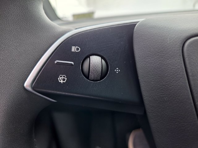 Used 2026 Tesla Model Y 2WD image 35