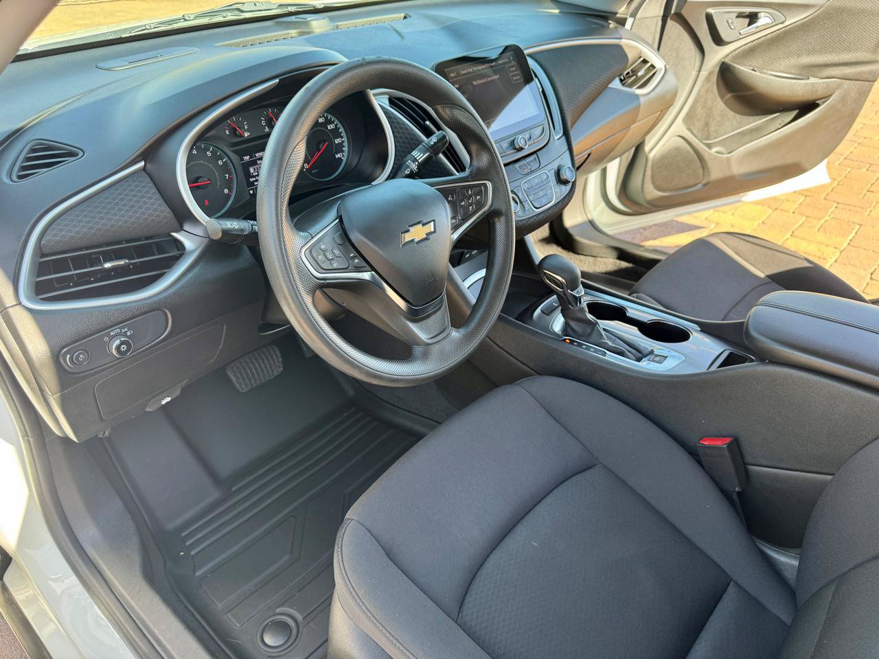 Used 2023 Chevrolet Malibu LT FWD image 12
