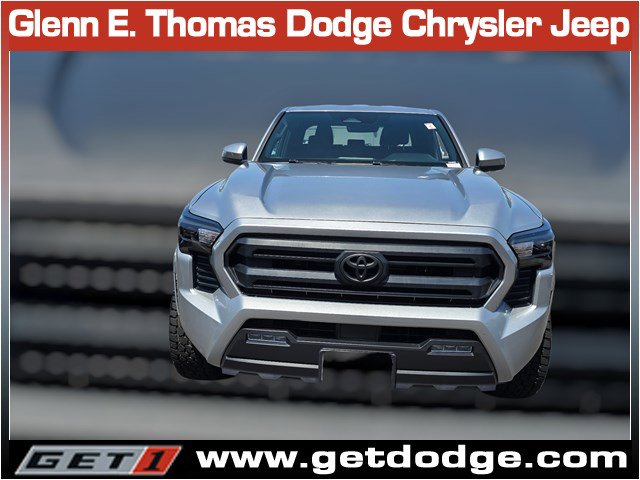 Used 2025 Toyota Tacoma SR5 AWD/4WD image 2