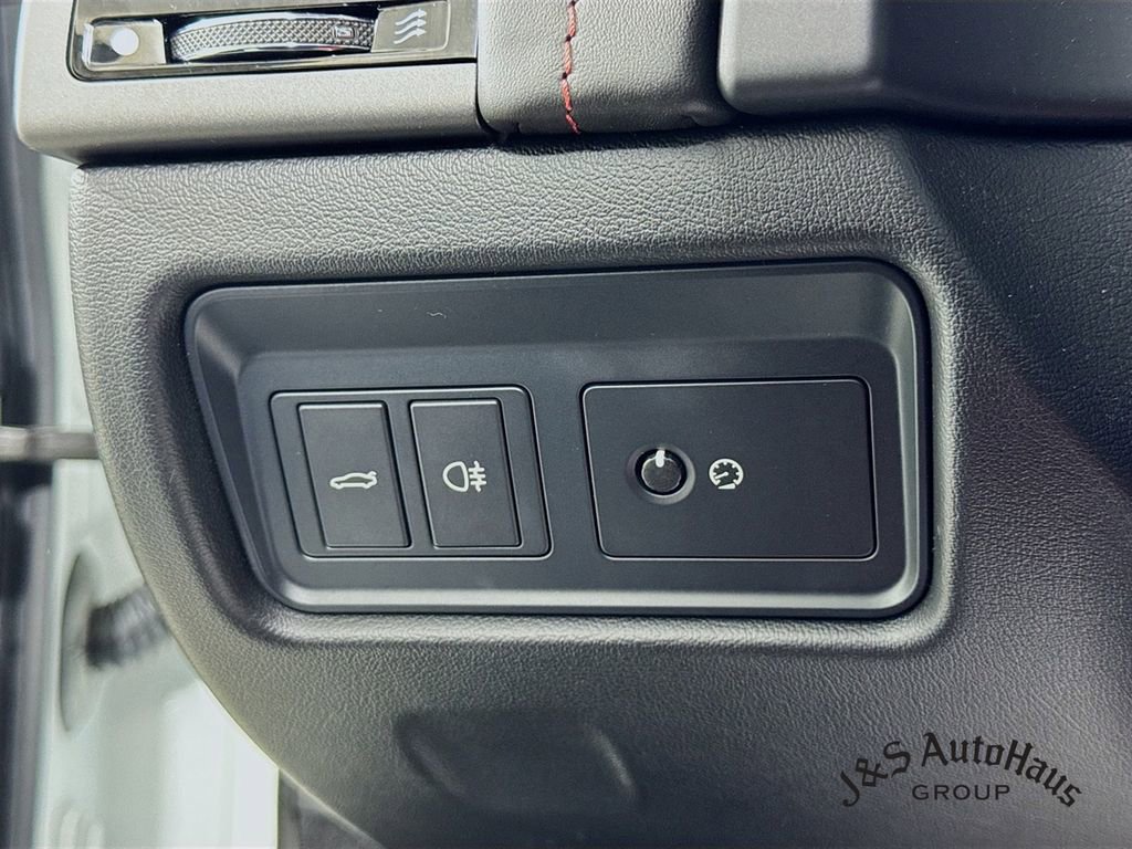 Used 2016 Jaguar F-TYPE R image 10