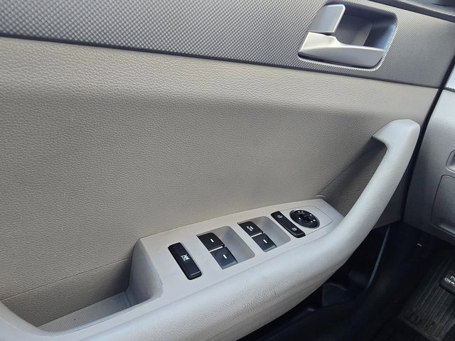 Used 2017 Hyundai Sonata SE image 29