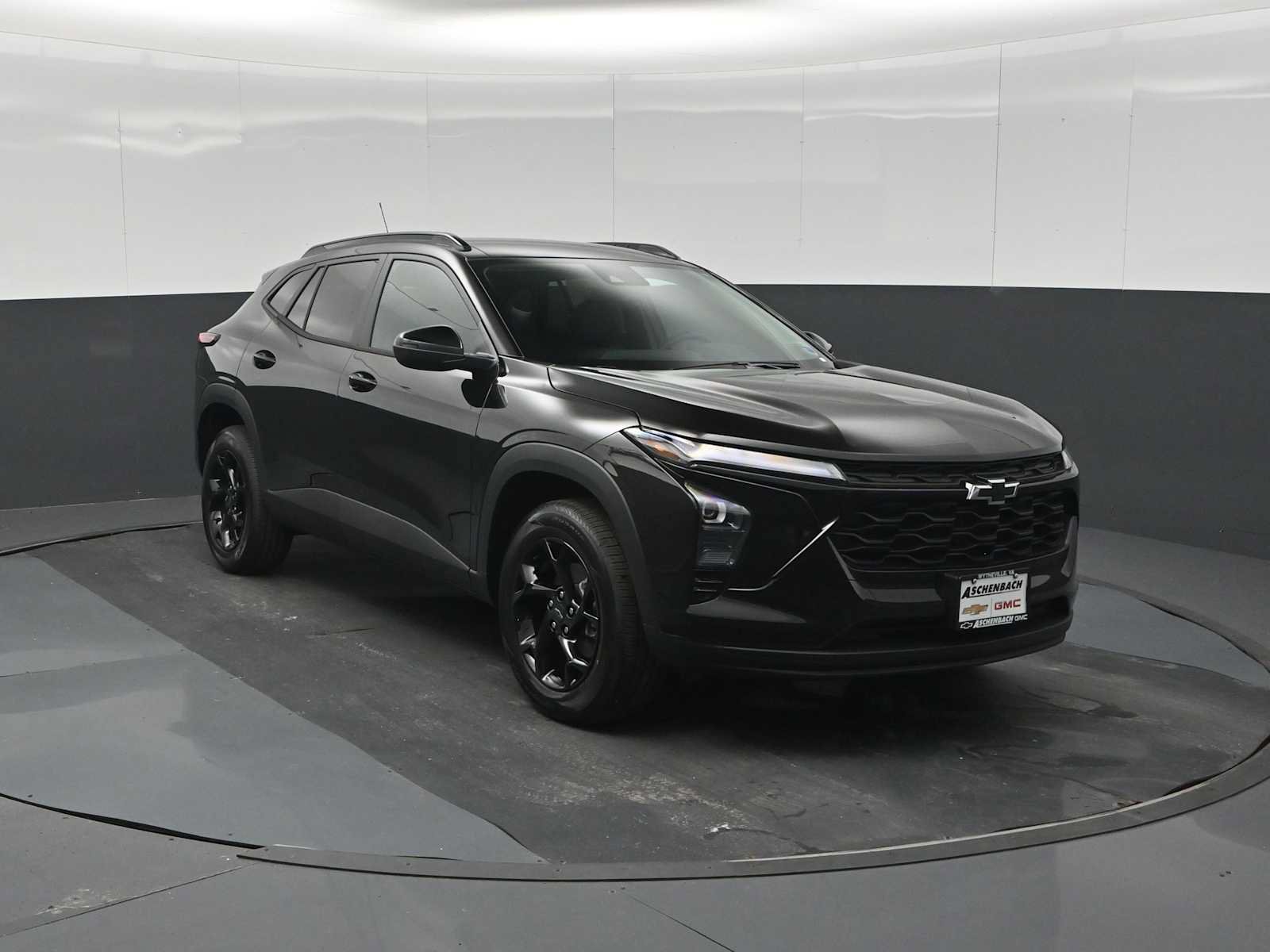 New 2026 Chevrolet Trax LT w/ Driver Confidence Package FWD image 2
