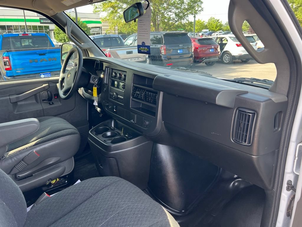 Used 2025 Chevrolet Express 2500 w/ Driver Convenience Package RWD image 28