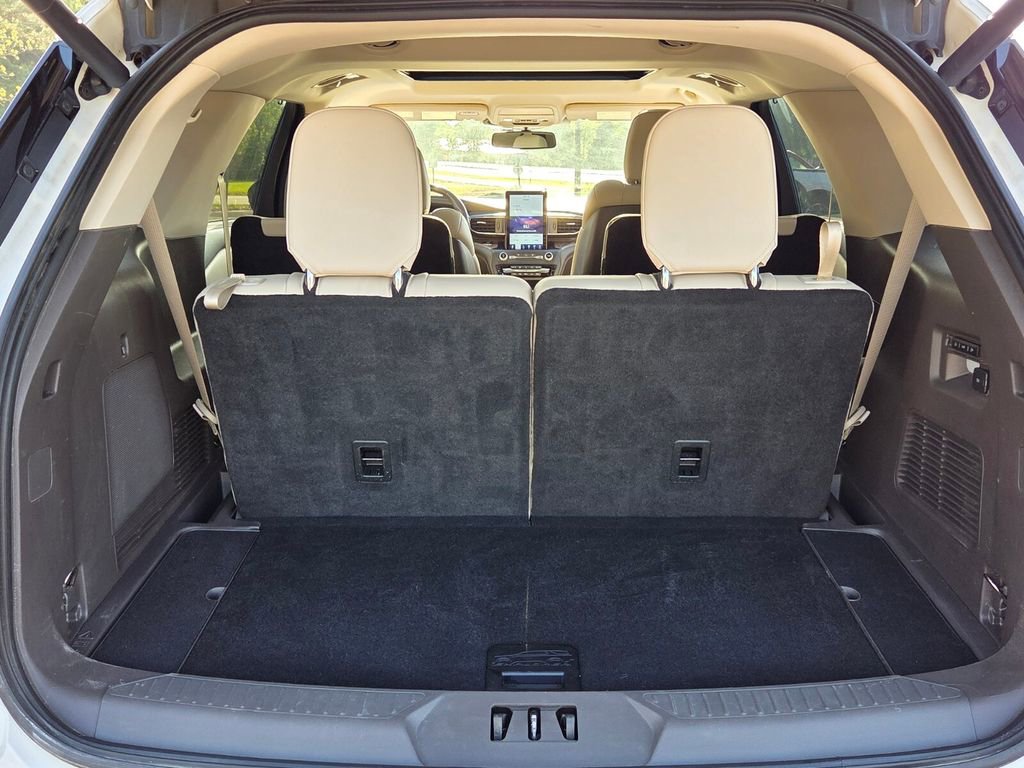 Used 2020 Ford Explorer Platinum w/ Premium Technology Package AWD/4WD image 12