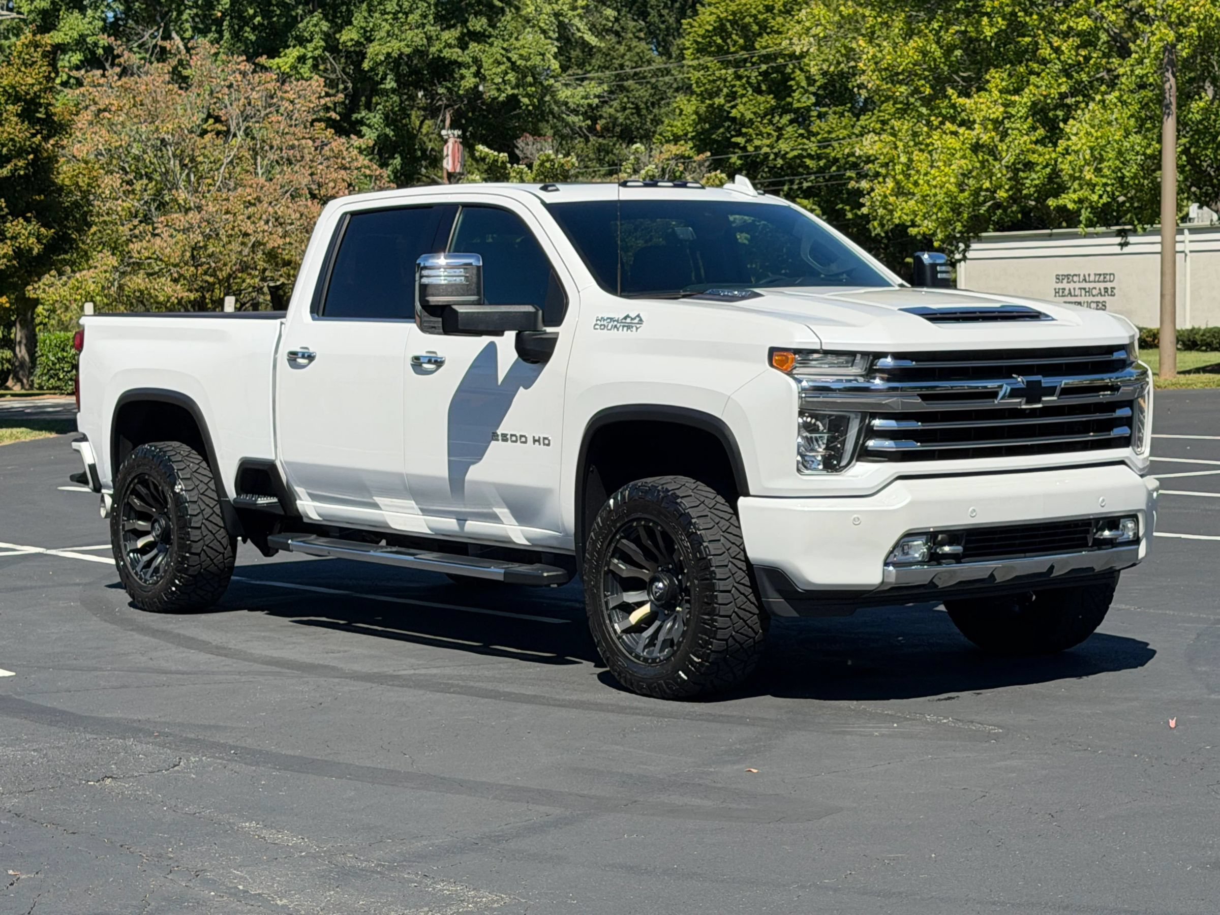 Used 2020 Chevrolet Silverado 2500 High Country w/ Technology Package AWD/4WD image 4