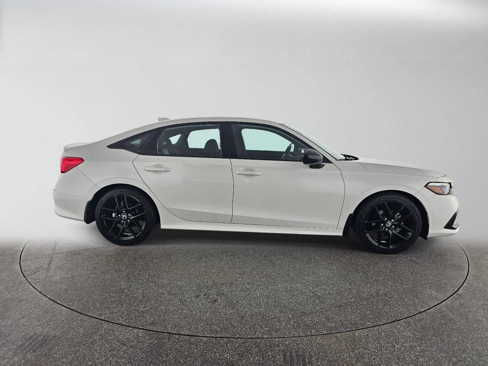 Used 2023 Honda Civic Sport image 2