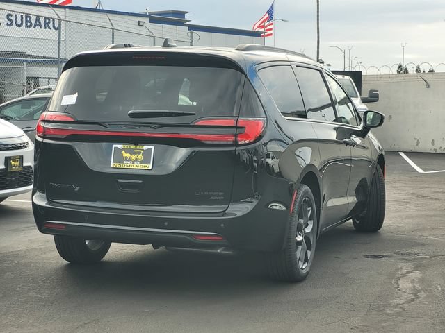 New 2027 Chrysler Pacifica Limited AWD/4WD image 4