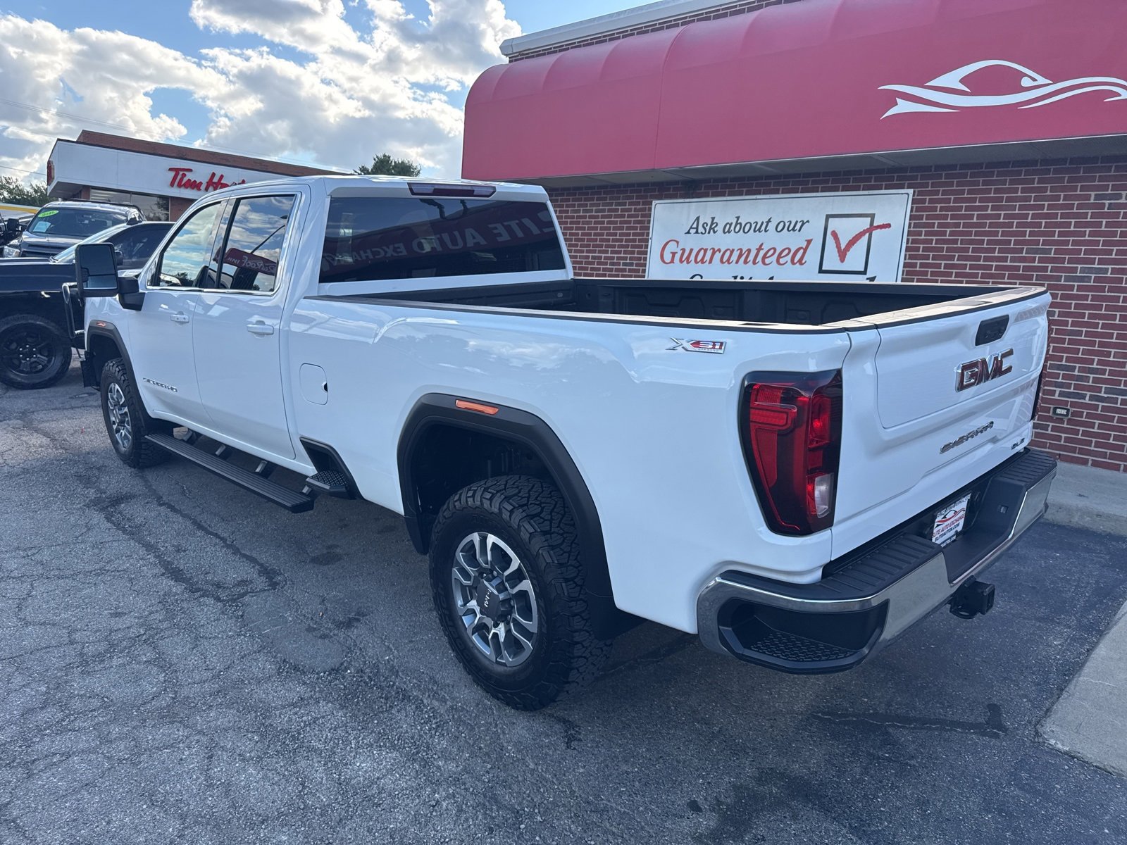 Used 2024 GMC Sierra 3500 SLE w/ SLE Value Package image 4