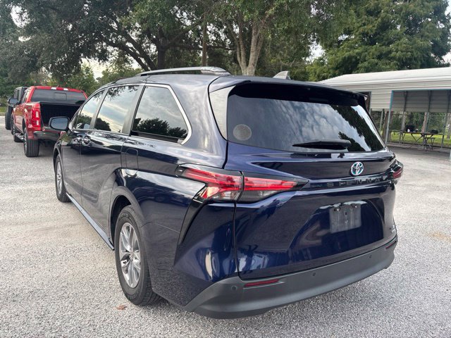 Used 2021 Toyota Sienna XLE w/ XLE Plus Package FWD image 7