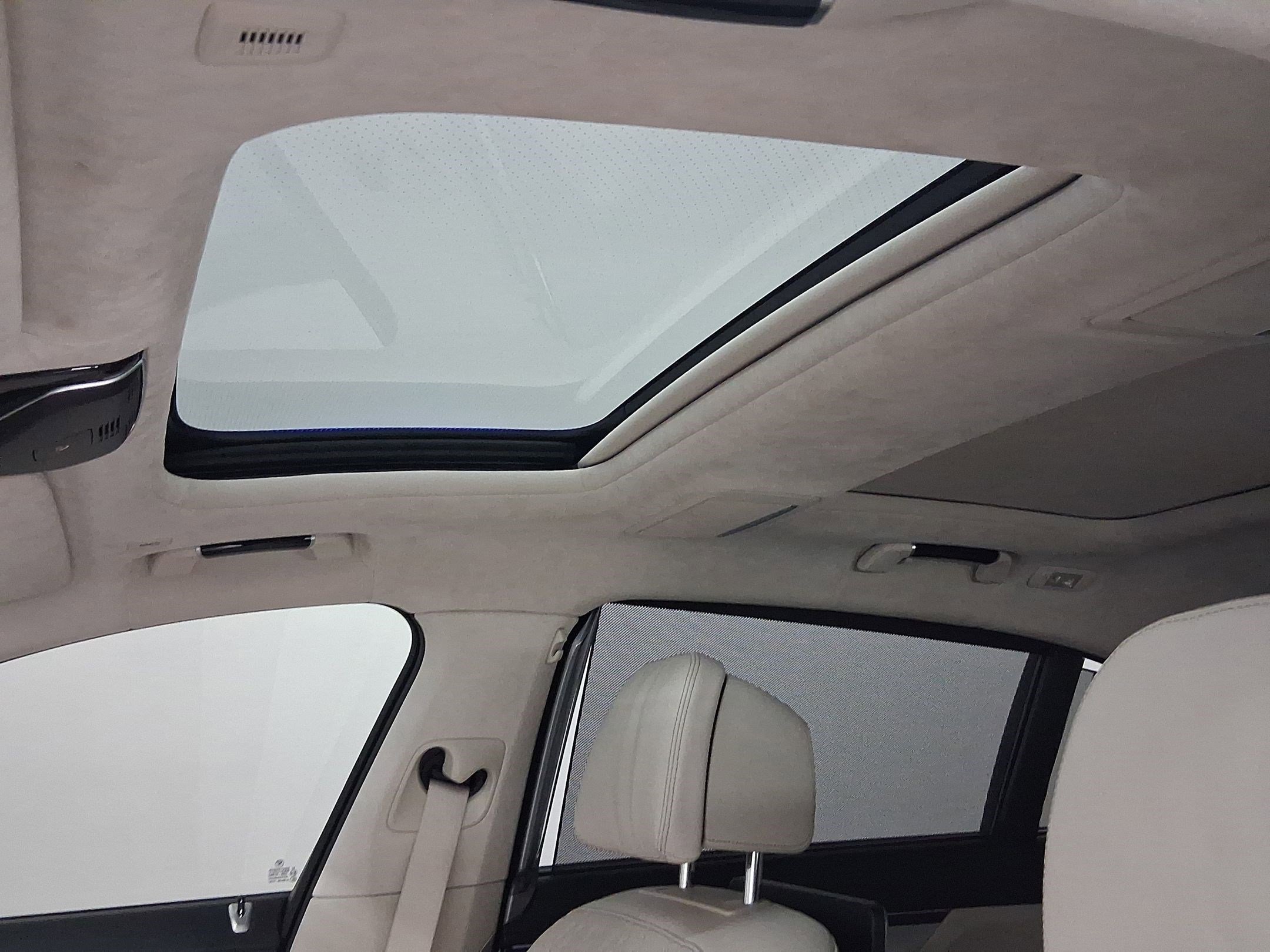 Certified 2022 BMW M760i xDrive image 13