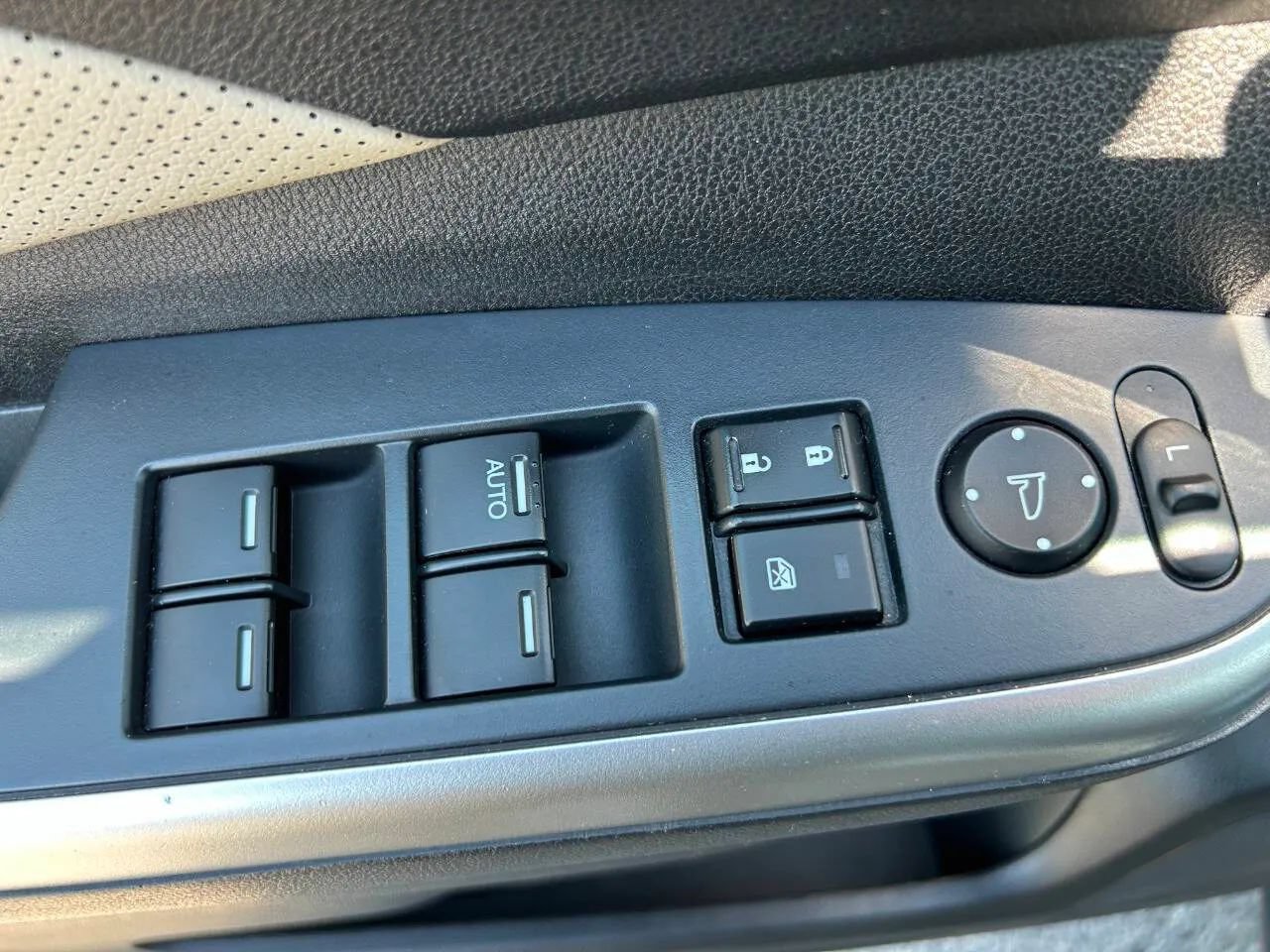 Used 2015 Honda CR-V Touring image 20