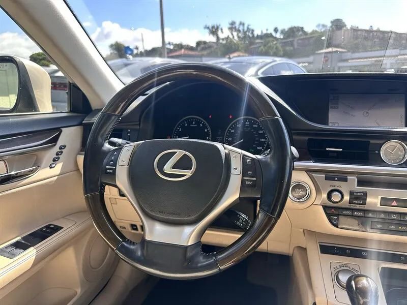 Used 2014 Lexus ES 350 w/ Luxury Package FWD image 18