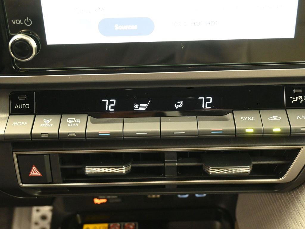 Certified 2025 Toyota Camry SE image 21