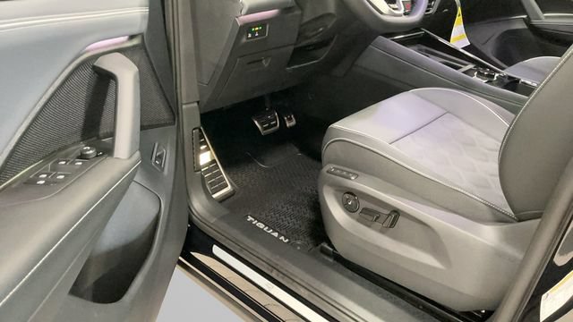 New 2026 Volkswagen Tiguan SEL R-Line AWD/4WD image 28