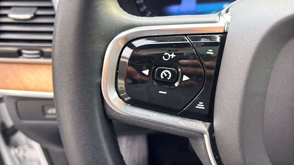 Certified 2023 Volvo XC90 B6 Plus w/ Protection Package AWD/4WD image 16