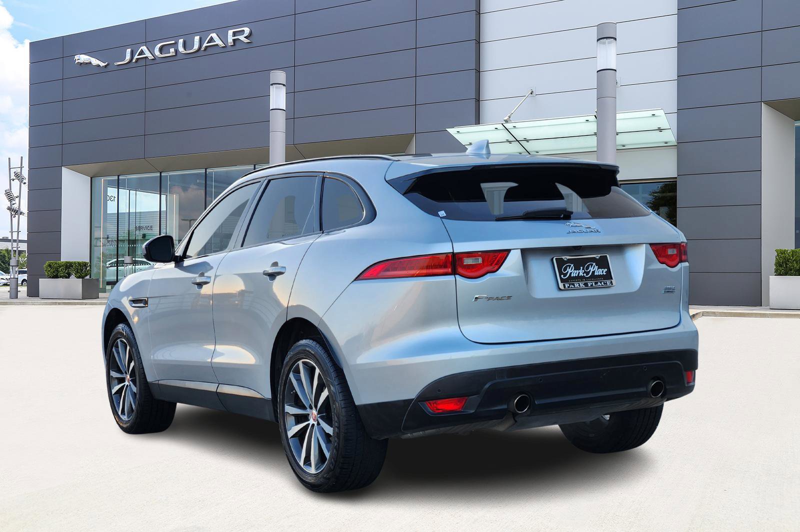Used 2018 Jaguar F-PACE Prestige image 4