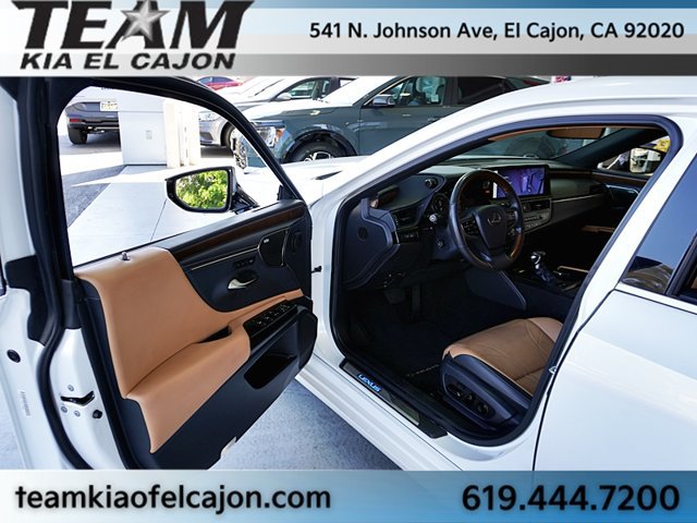 Used 2024 Lexus ES 300h Ultra Luxury w/ Accessory Package (Z2) FWD image 45