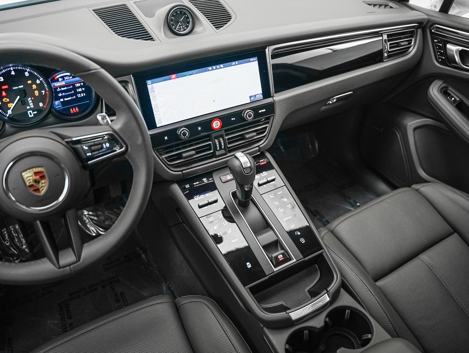 Certified 2025 Porsche Macan image 19