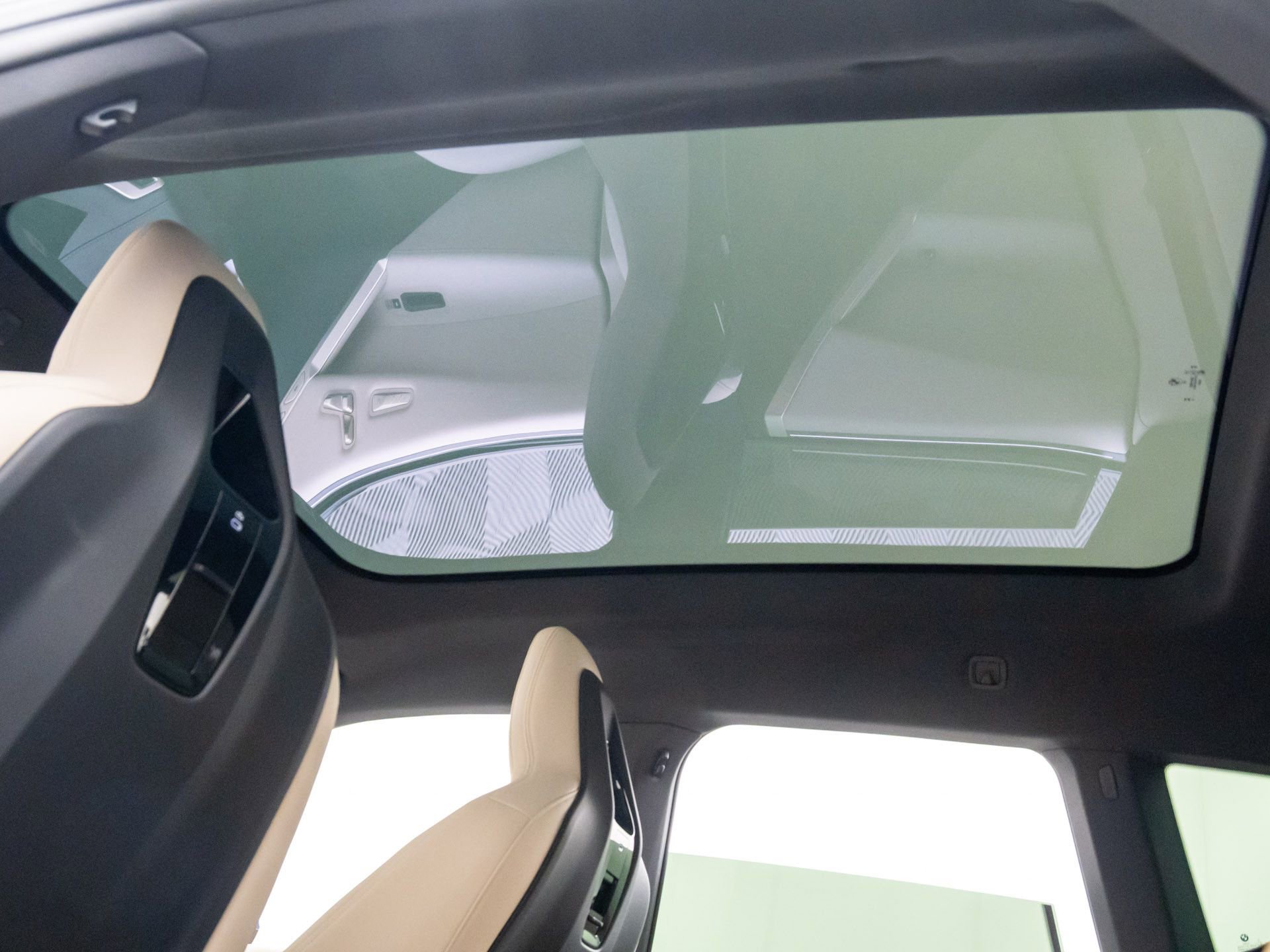 Used 2024 BMW iX xDrive50 w/ Premium Package image 21