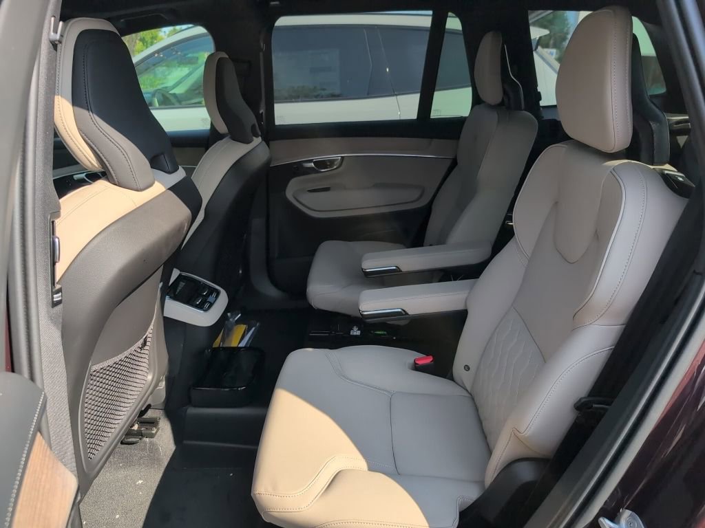 New 2026 Volvo XC90 B5 Plus w/ Protection Package Premier AWD/4WD image 13