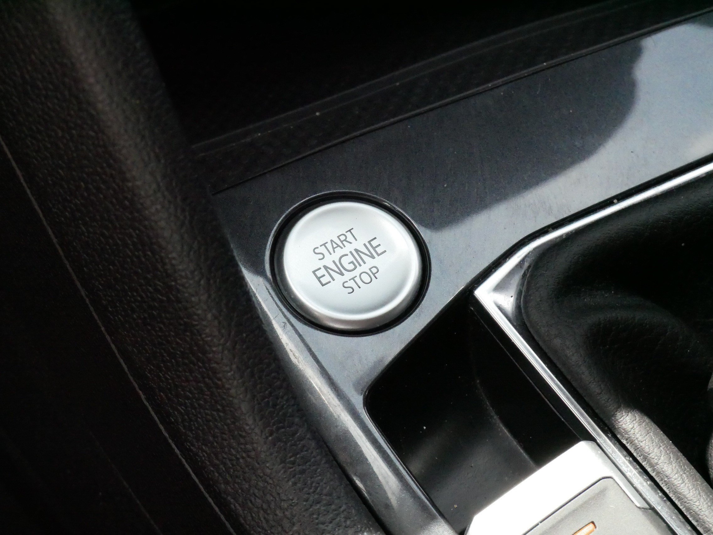 Used 2024 Volkswagen Tiguan SE AWD/4WD image 27
