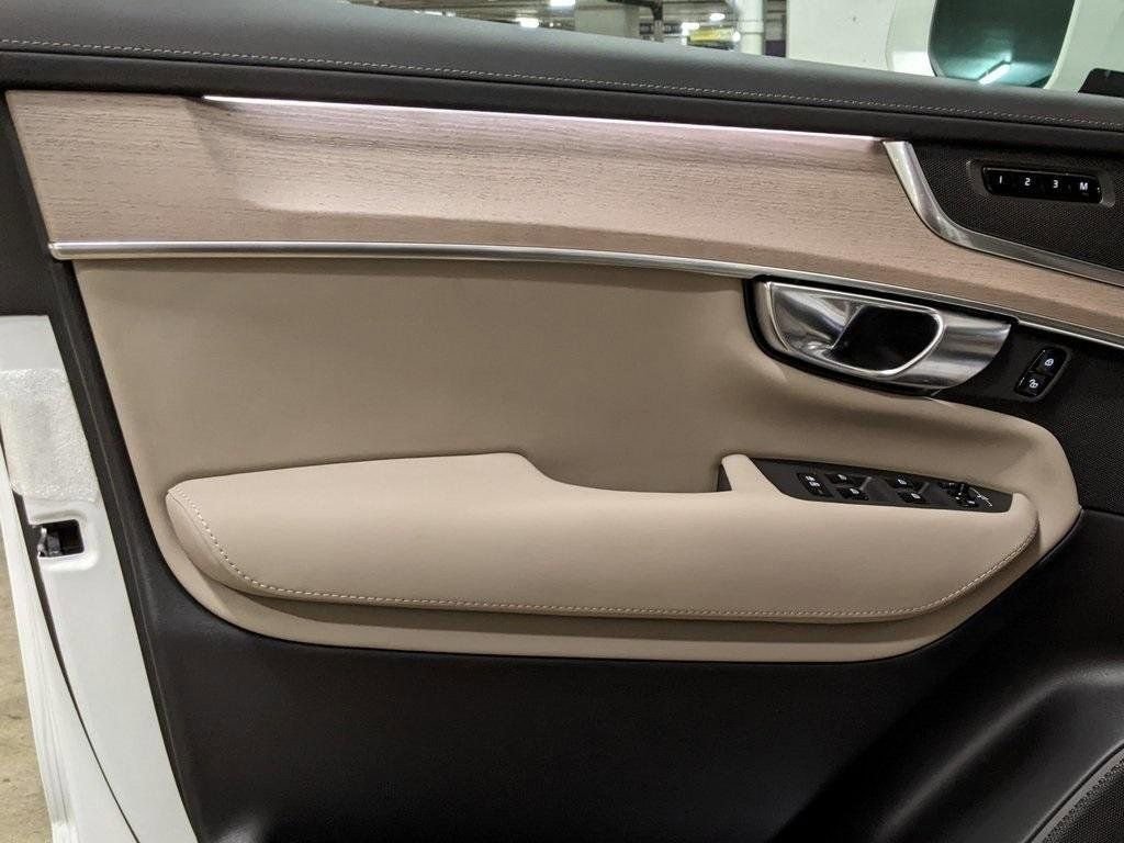 New 2026 Volvo XC90 B6 Plus w/ Protection Package Premier image 11