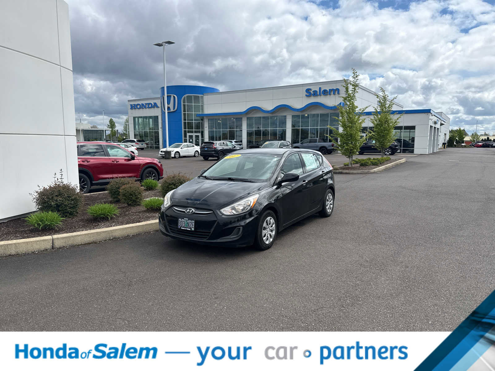 Used 2017 Hyundai Accent SE image 1