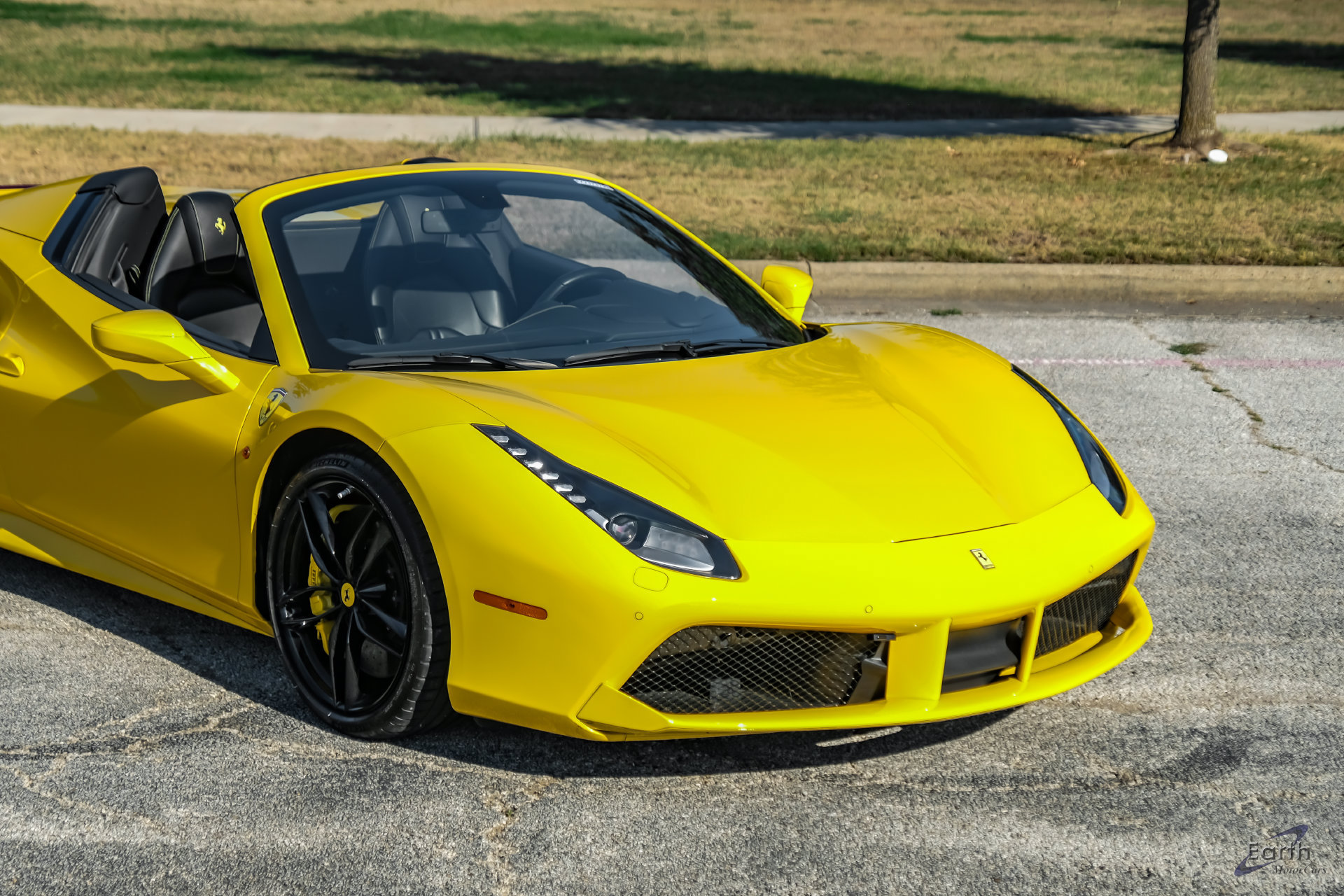 Used 2018 Ferrari 488 Spider RWD image 38