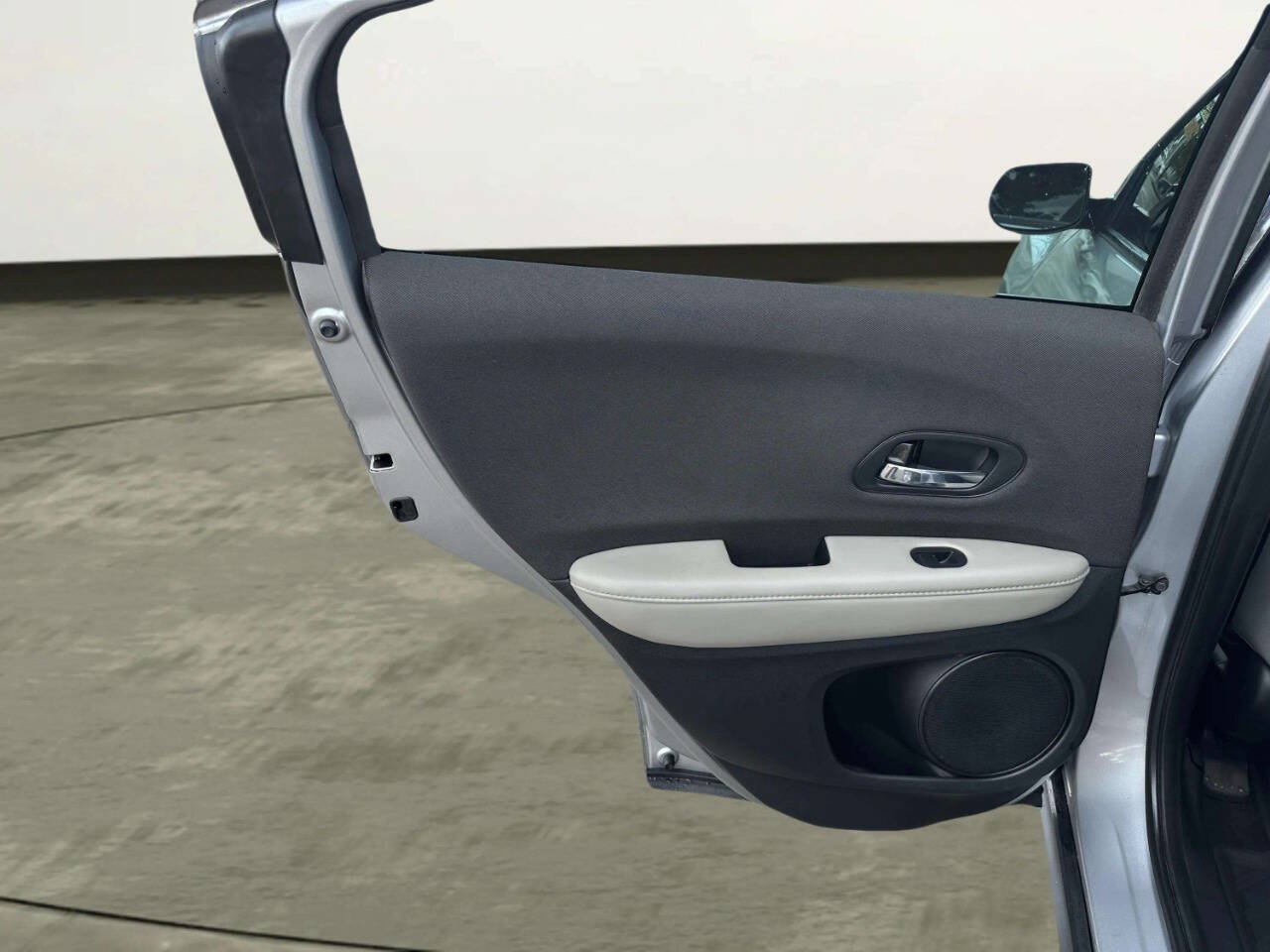 Used 2019 Honda HR-V LX image 33