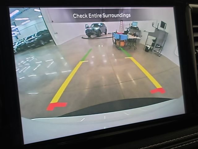 Used 2023 Chrysler Pacifica Touring-L image 23