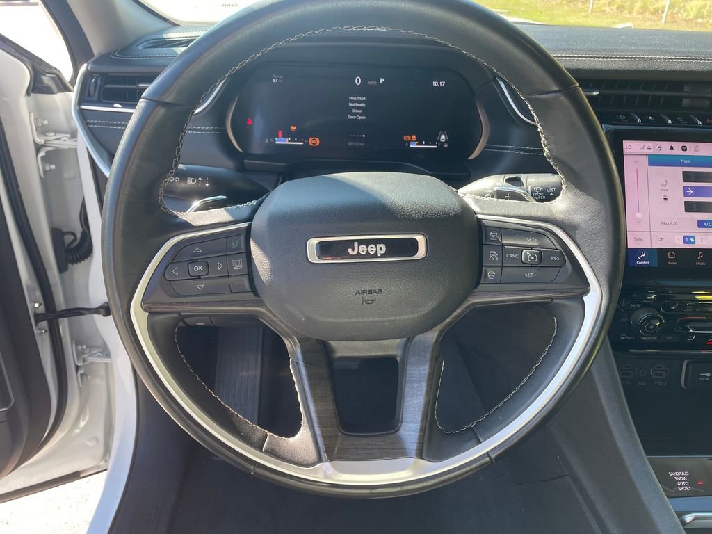 Used 2022 Jeep Grand Cherokee L Limited w/ Black Appearance Package image 12