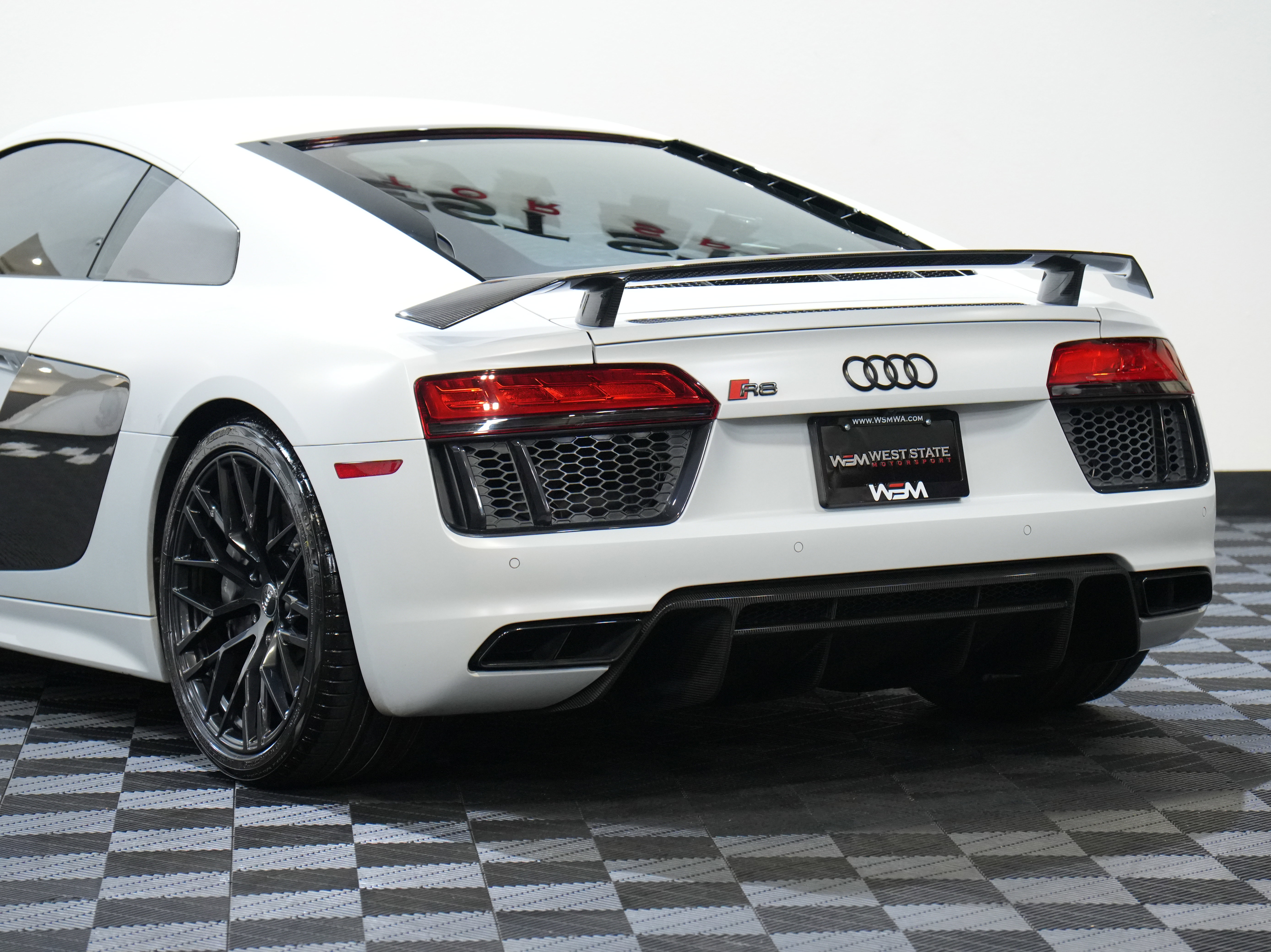 Used 2018 Audi R8 V10 plus image 16