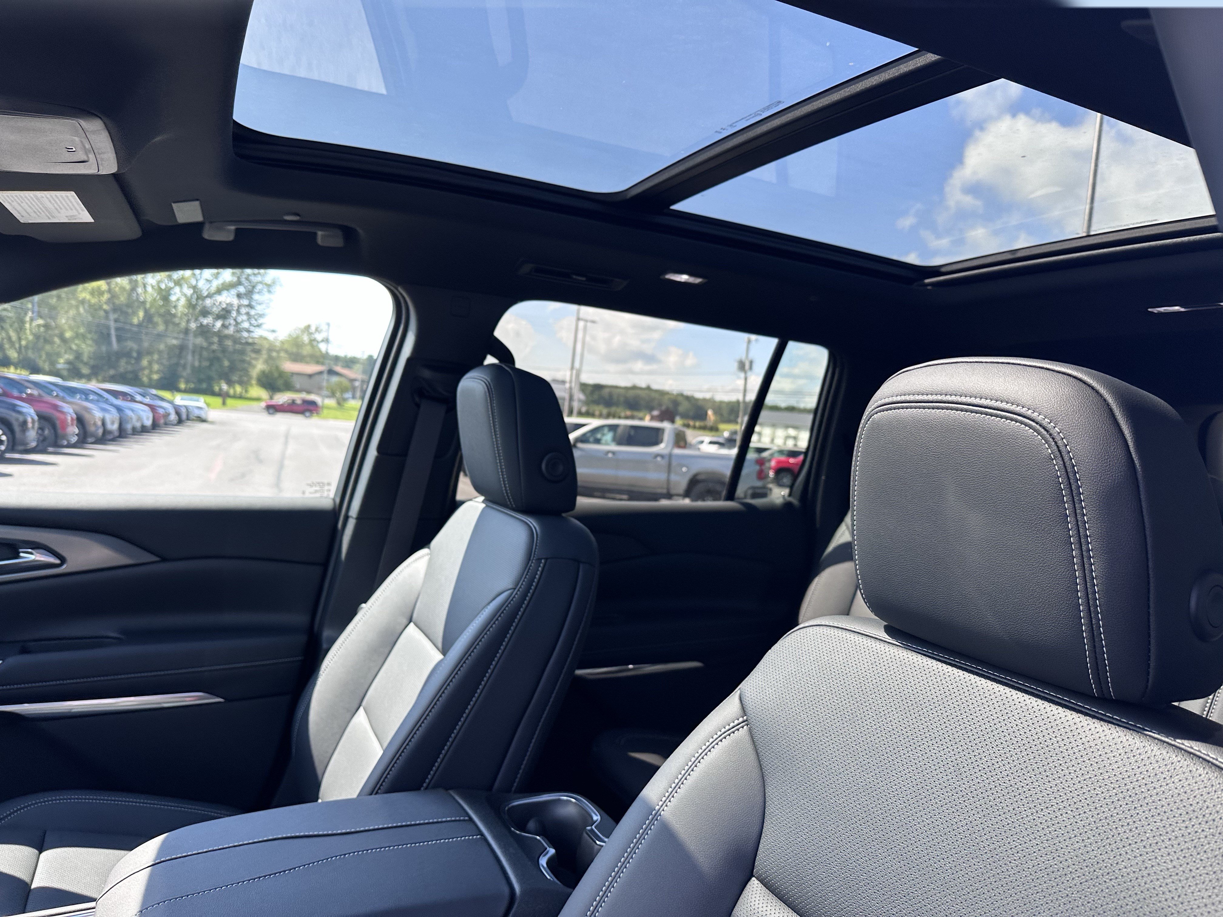 New 2027 Chevrolet Traverse LT w/ Sun and Wheel Package AWD/4WD image 8