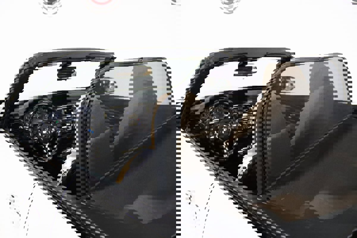 Used 2018 BMW M4 Convertible image 39