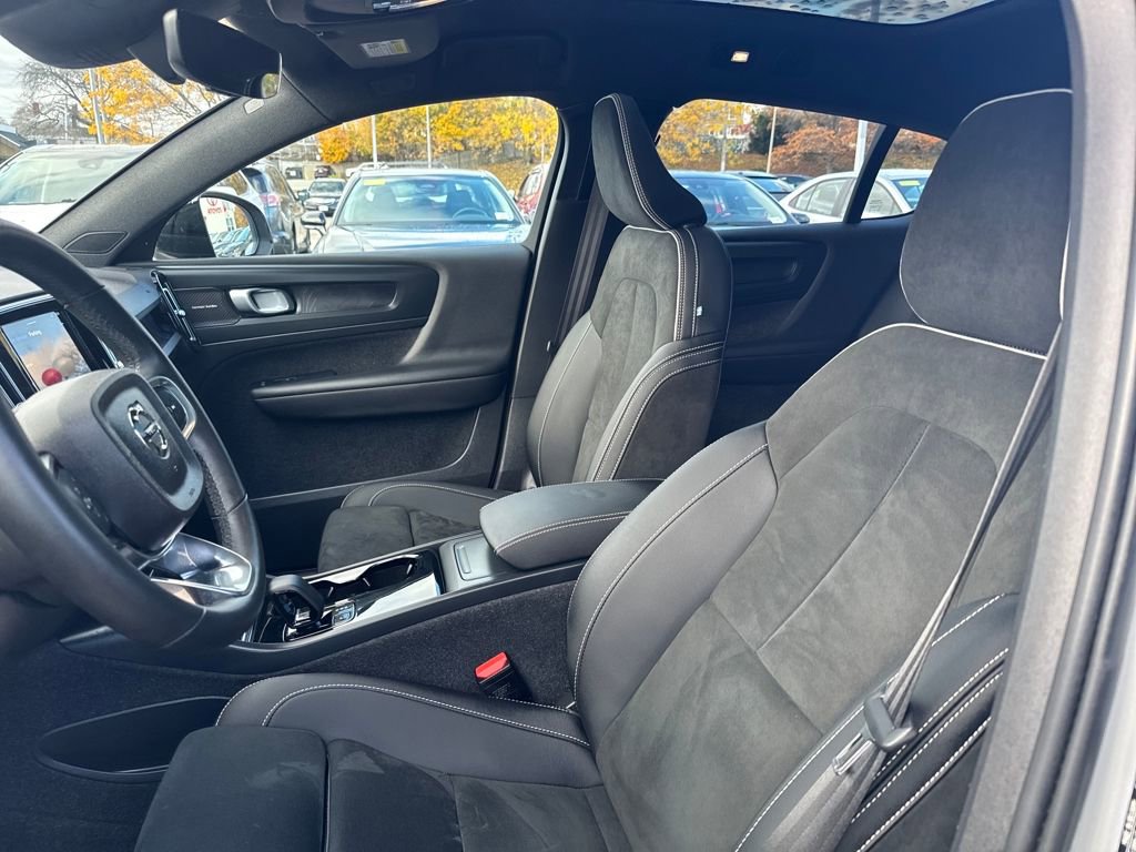 Used 2023 Volvo C40 P8 Recharge Ultimate w/ Protection Package Premier image 16