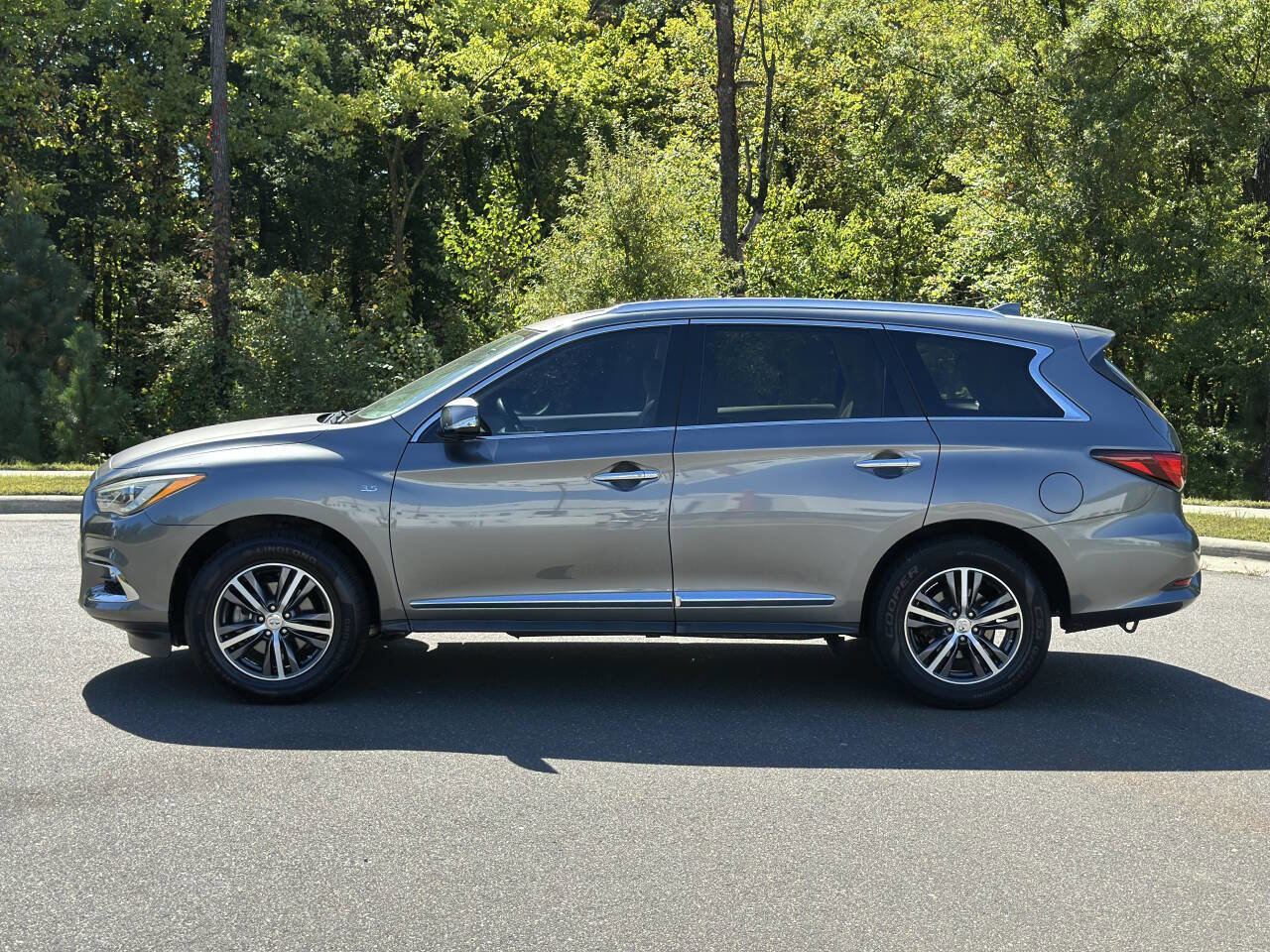 Used 2019 INFINITI QX60 Luxe w/ Essential Package image 8